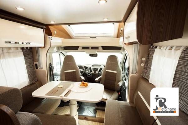 Location-camping-car-cocoon-interieur-1