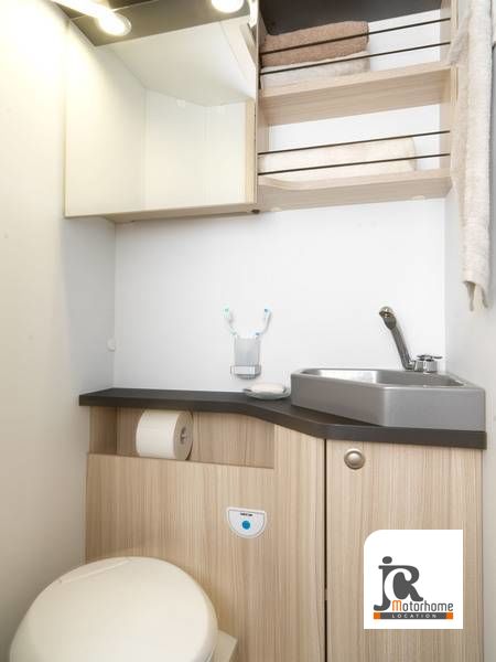 interieur-camping-car-sunliving-s75