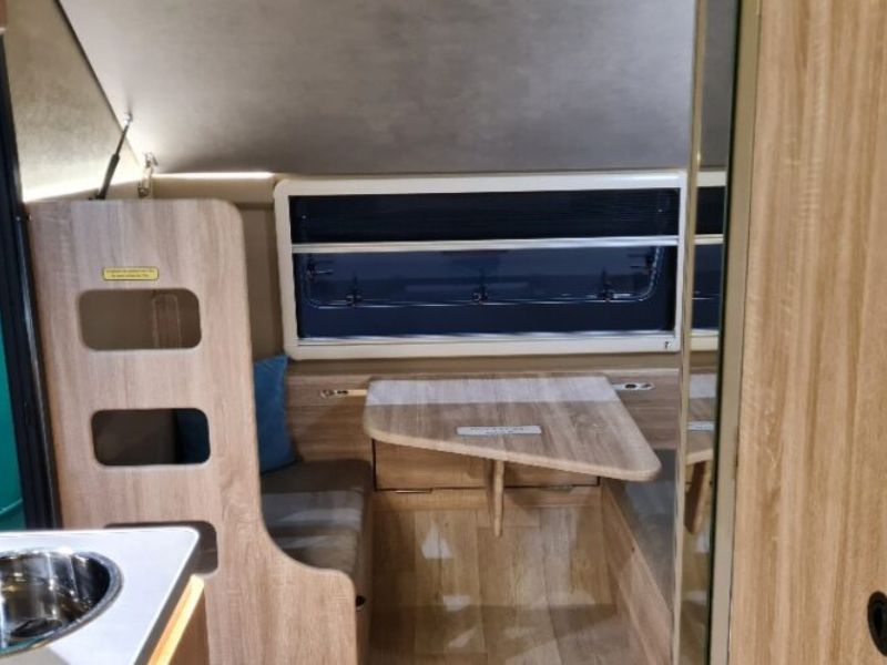 Intérieur de la caravane Carpento 360