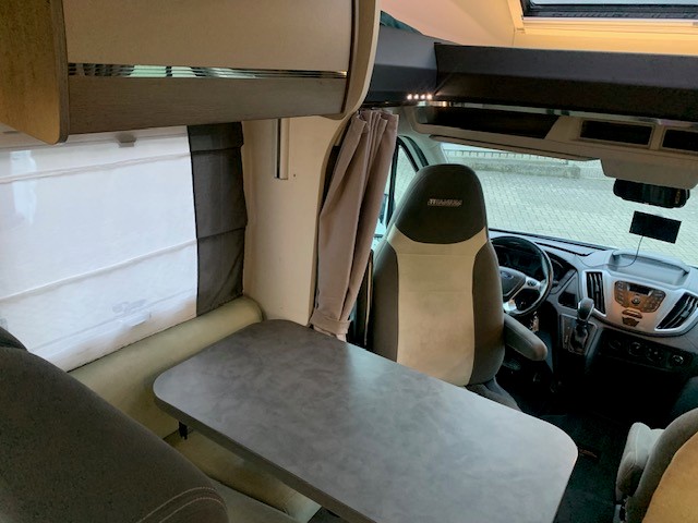 salon 758