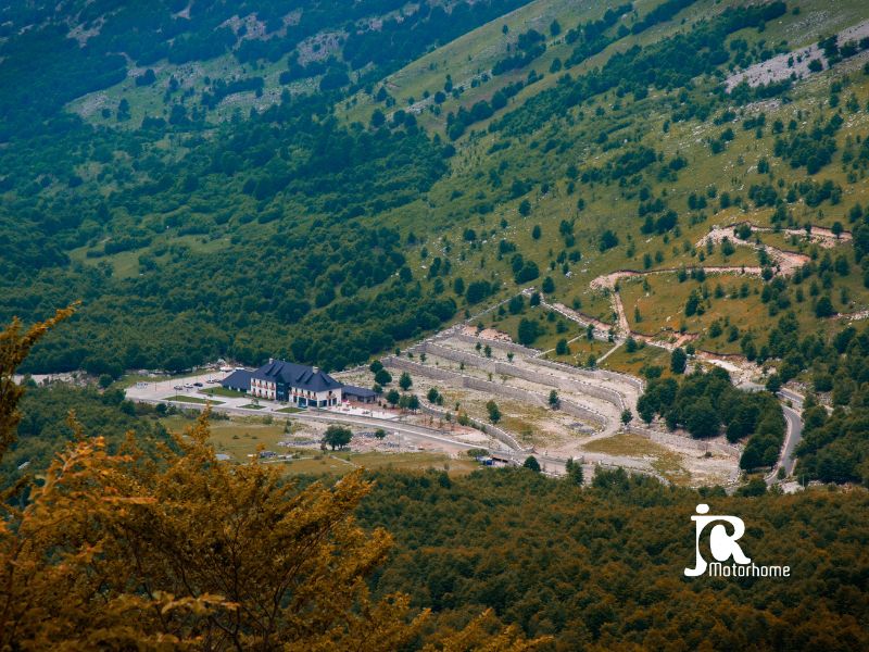 Voyage en van dans les montagnes en Albanie