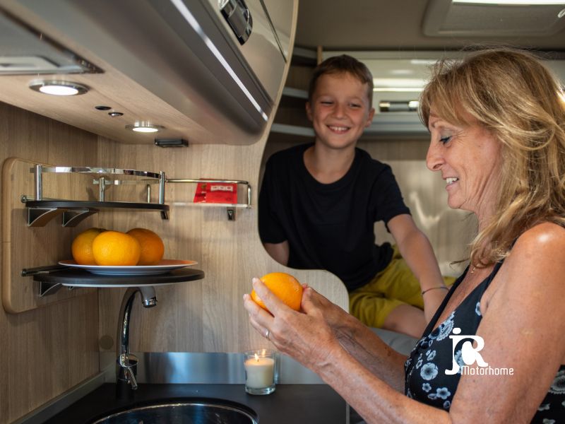 Cuisiner dans un camping car pendant un voyage personnalisé !