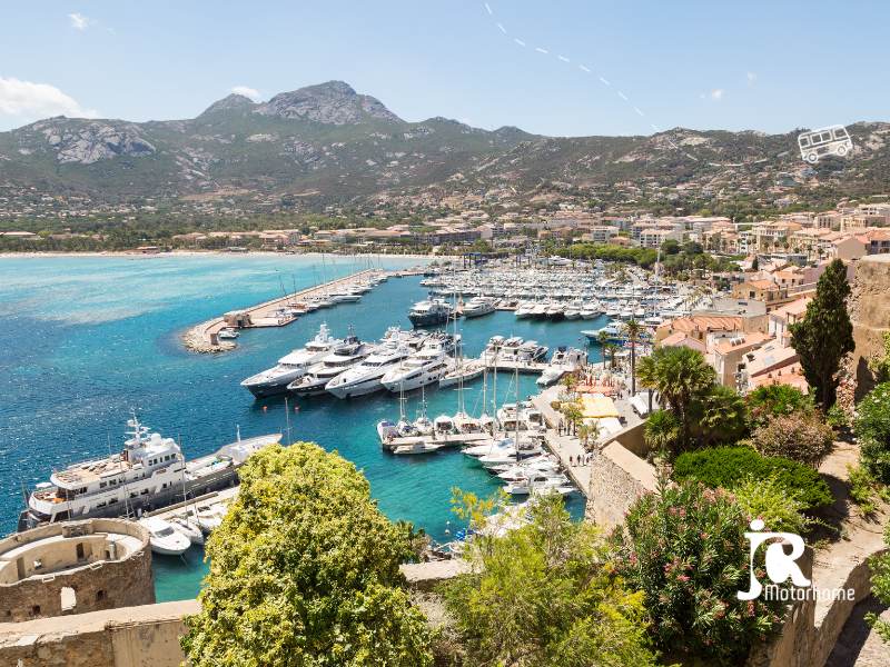 location-van-amenage-corse